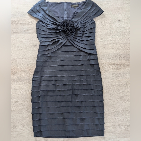 Formal/Cocktail Navy Blue Dress with Floral Detail Size 12 - Picture 2 of 5